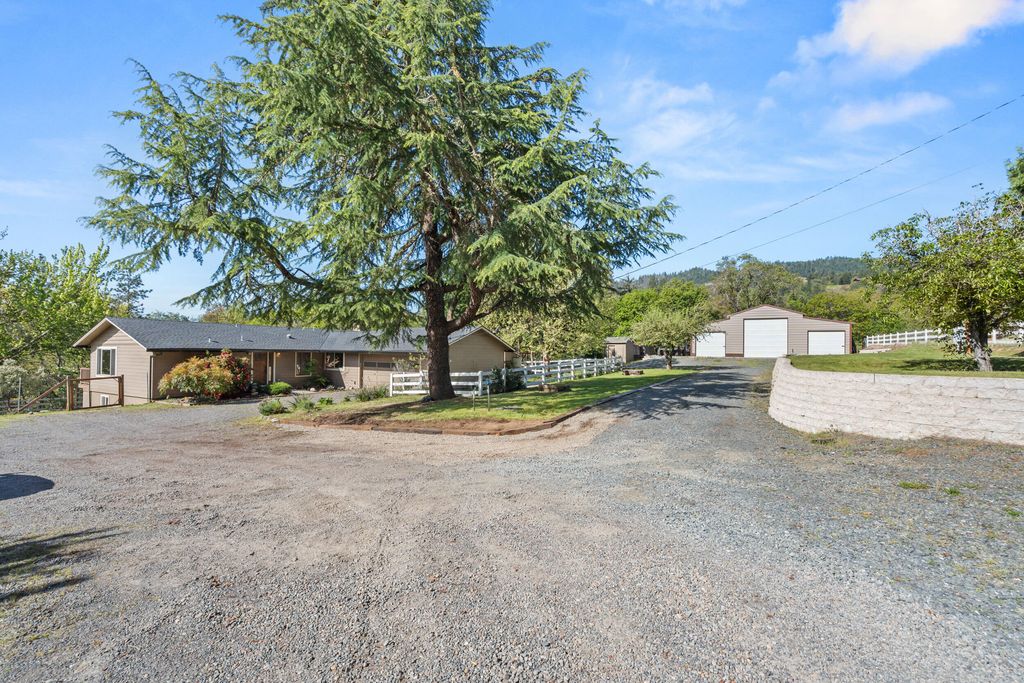 3583 Ross Lane, Central Point, OR 97502