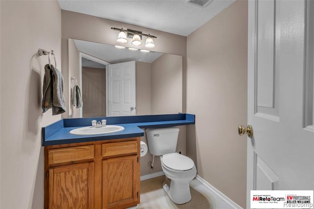 4516 Willow View Court, Howell, MI 48843