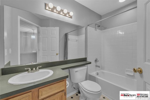 4516 Willow View Court, Howell, MI 48843