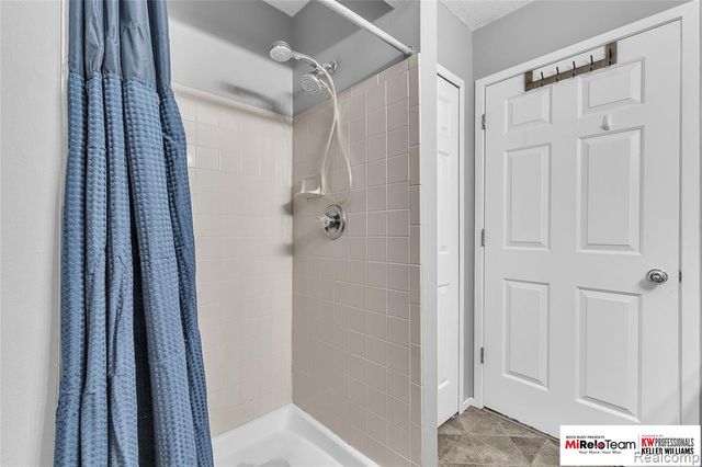 4516 Willow View Court, Howell, MI 48843