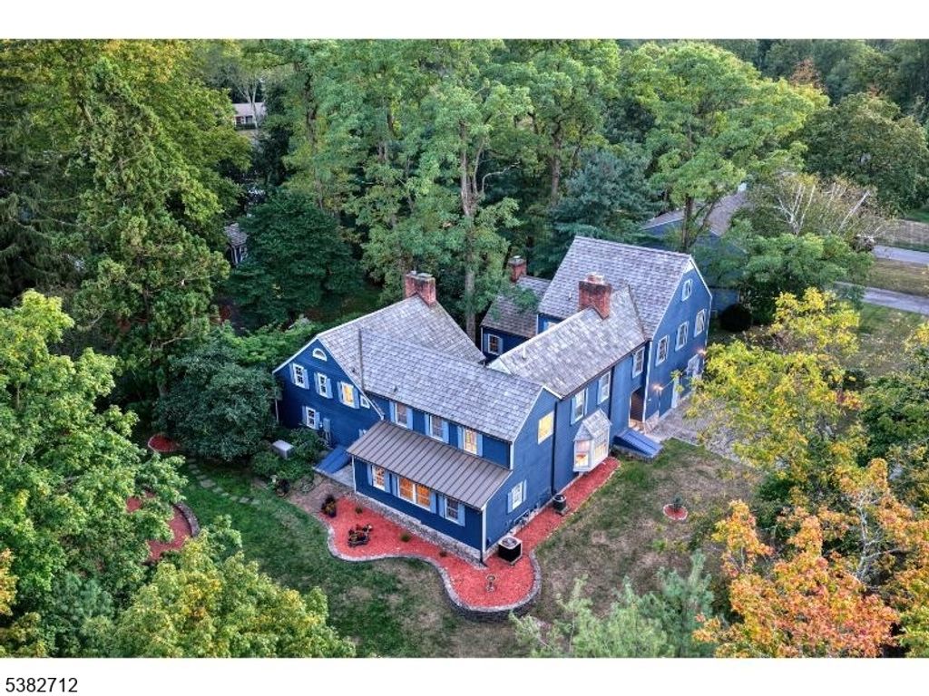 7 Cherry Ln, Mendham Twp., NJ 07945