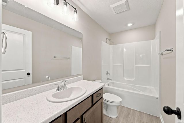 1394 Jesters Court, Kendallville, IN 46755