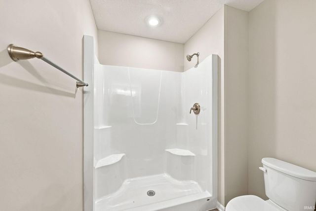 1394 Jesters Court, Kendallville, IN 46755