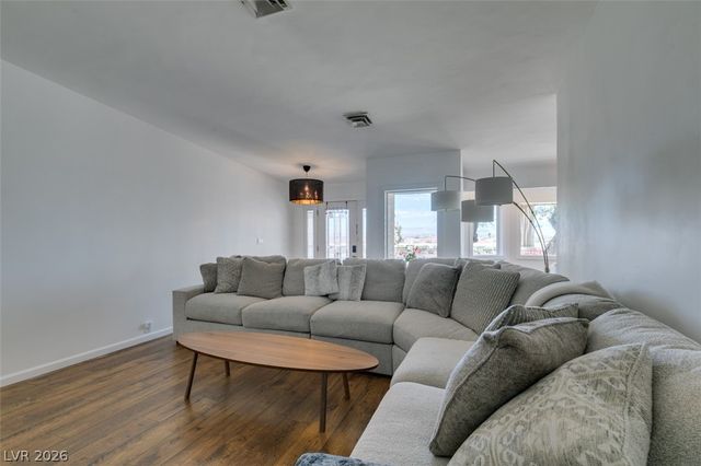 892 North Hollywood Boulevard, Las Vegas, NV 89110