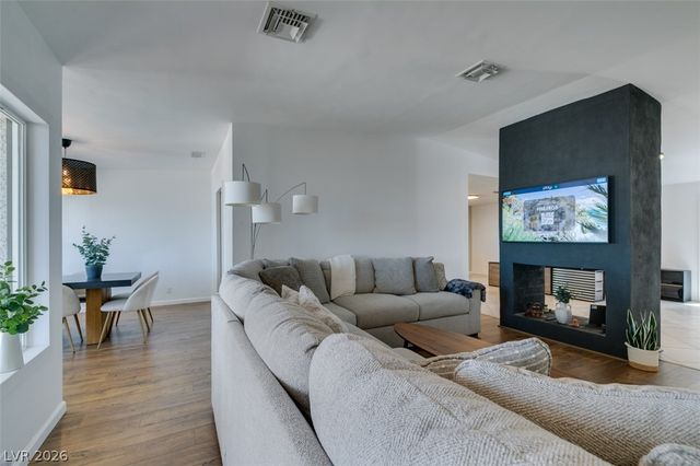 892 North Hollywood Boulevard, Las Vegas, NV 89110