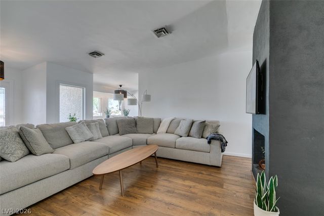 892 North Hollywood Boulevard, Las Vegas, NV 89110