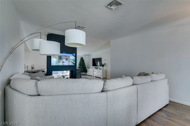 892 North Hollywood Boulevard, Las Vegas, NV 89110