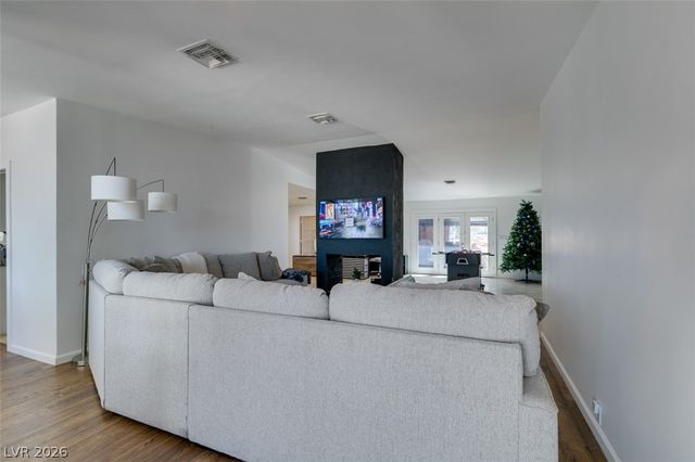 892 North Hollywood Boulevard, Las Vegas, NV 89110