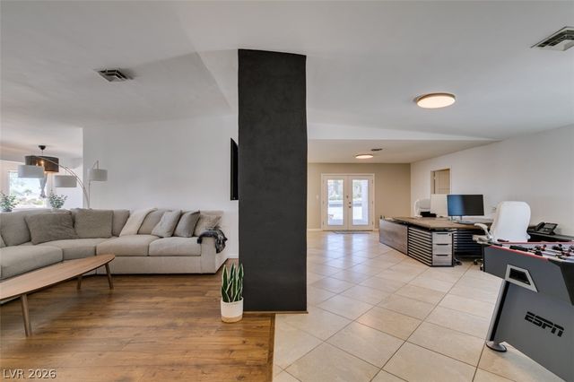 892 North Hollywood Boulevard, Las Vegas, NV 89110