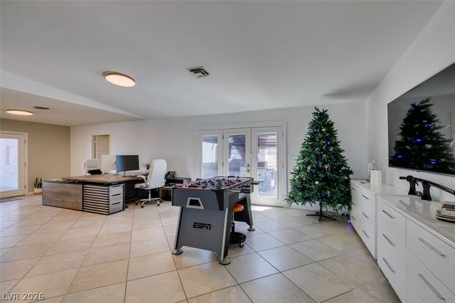892 North Hollywood Boulevard, Las Vegas, NV 89110