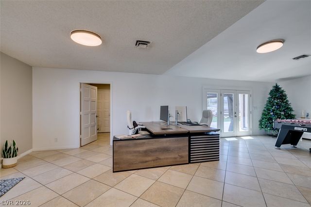 892 North Hollywood Boulevard, Las Vegas, NV 89110