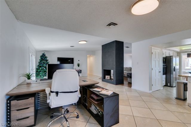 892 North Hollywood Boulevard, Las Vegas, NV 89110