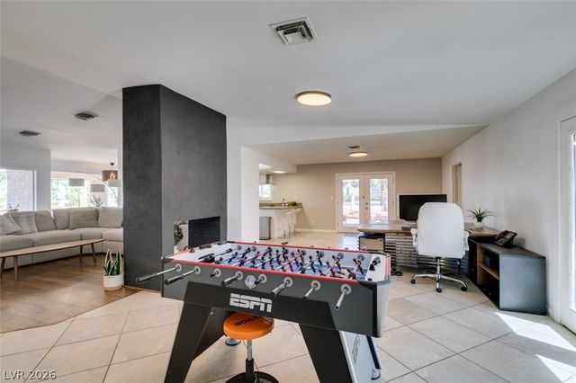 892 North Hollywood Boulevard, Las Vegas, NV 89110