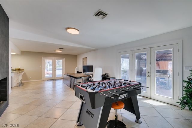 892 North Hollywood Boulevard, Las Vegas, NV 89110
