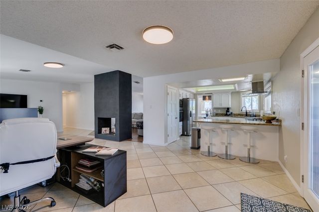892 North Hollywood Boulevard, Las Vegas, NV 89110