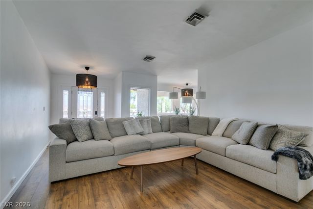 892 North Hollywood Boulevard, Las Vegas, NV 89110