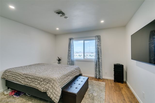 892 North Hollywood Boulevard, Las Vegas, NV 89110
