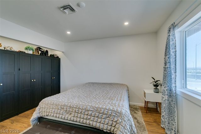 892 North Hollywood Boulevard, Las Vegas, NV 89110