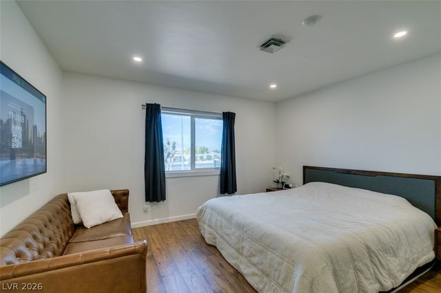 892 North Hollywood Boulevard, Las Vegas, NV 89110