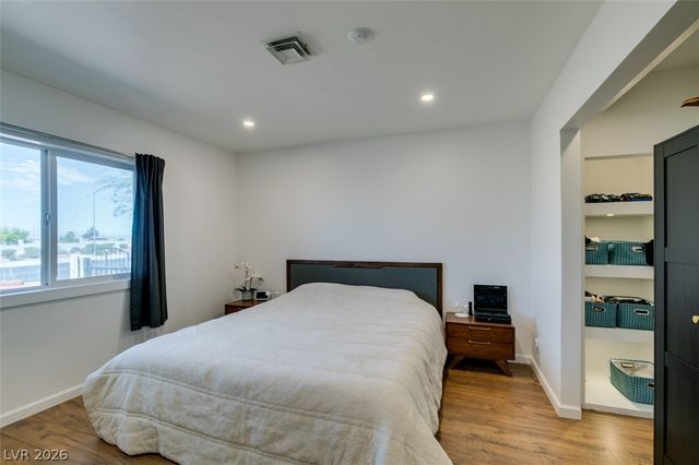 892 North Hollywood Boulevard, Las Vegas, NV 89110