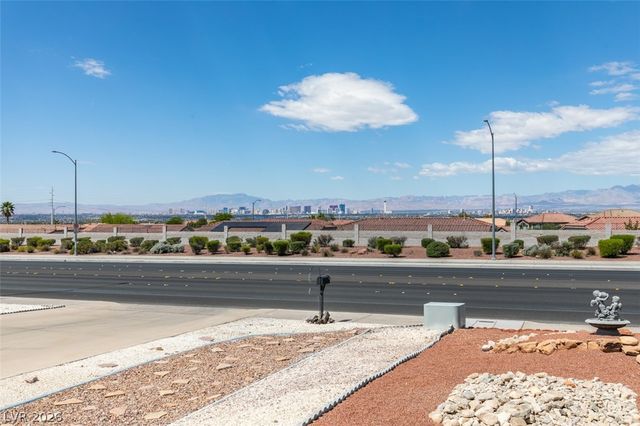 892 North Hollywood Boulevard, Las Vegas, NV 89110