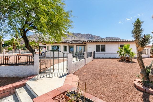 892 North Hollywood Boulevard, Las Vegas, NV 89110