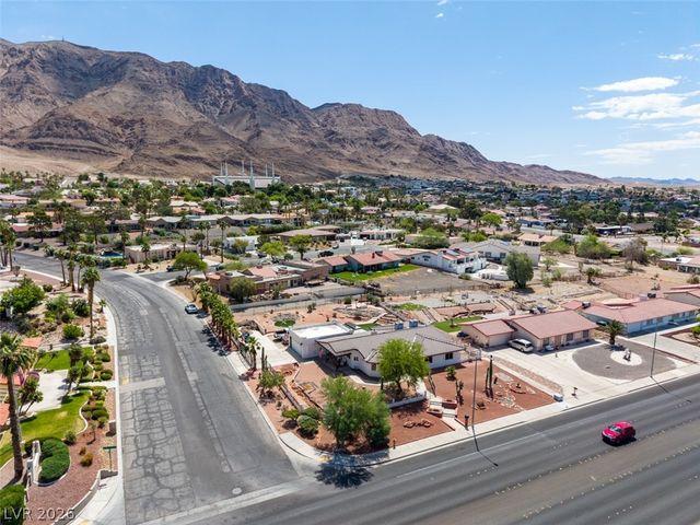 892 North Hollywood Boulevard, Las Vegas, NV 89110