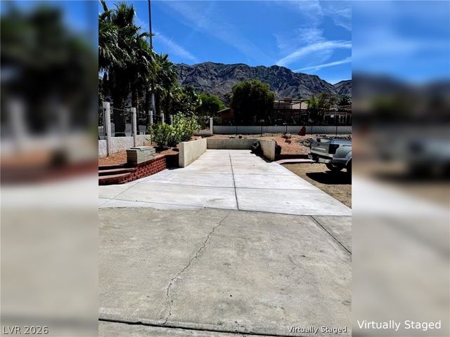 892 North Hollywood Boulevard, Las Vegas, NV 89110