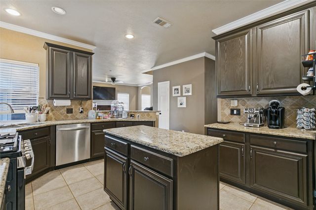 2314 Balleybrooke Drive, Lewisville, TX 75077