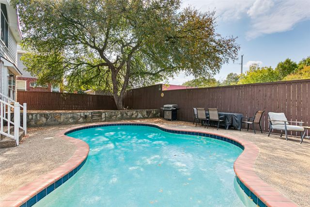 2314 Balleybrooke Drive, Lewisville, TX 75077