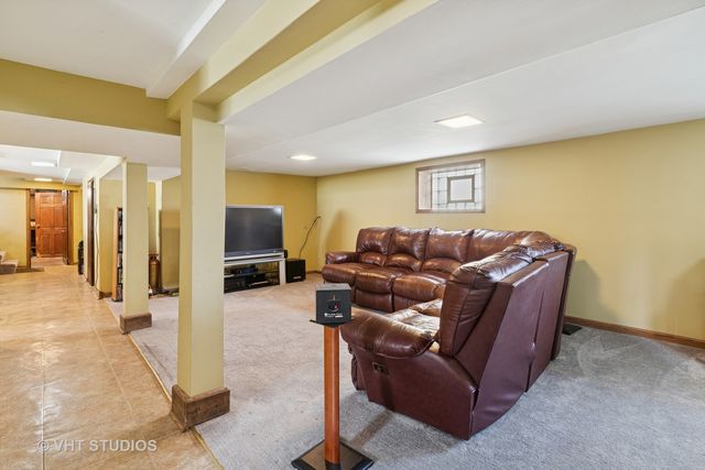 4025 N Menard Avenue, Chicago, IL 60634