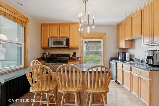 4025 N Menard Avenue, Chicago, IL 60634