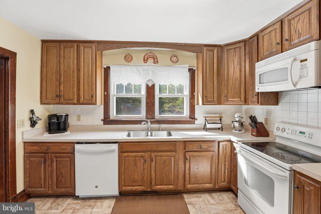 24 SUNDOWN LN, Boston, VA 22713