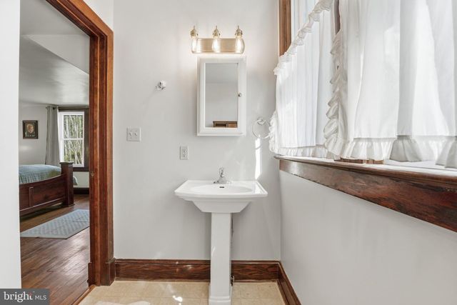 24 SUNDOWN LN, Boston, VA 22713
