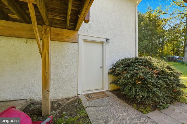 24 SUNDOWN LN, Boston, VA 22713