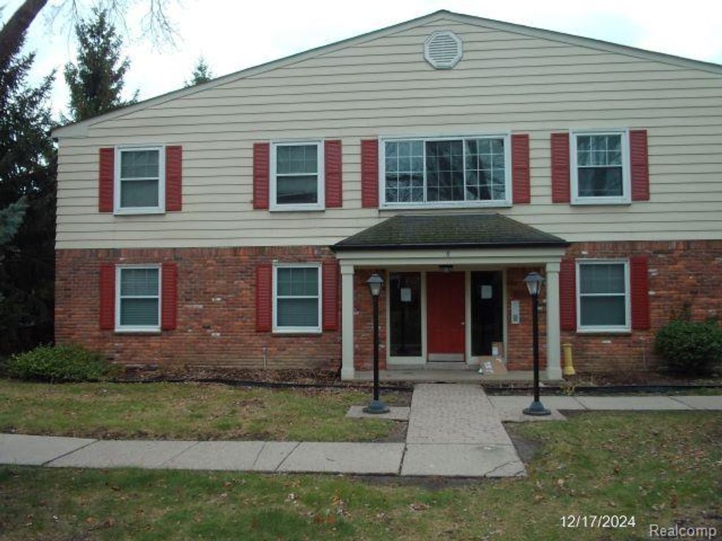 761 W MAPLE Road 54, Clawson, MI 48017