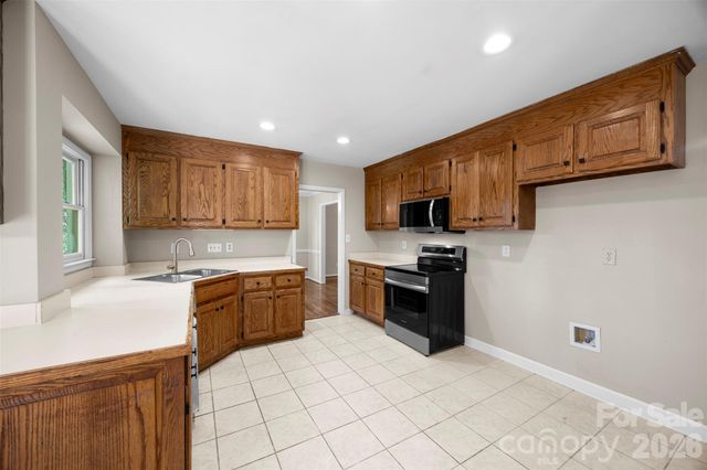 932 Alexandria Court, Gastonia, NC 28056