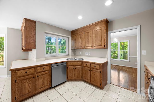 932 Alexandria Court, Gastonia, NC 28056