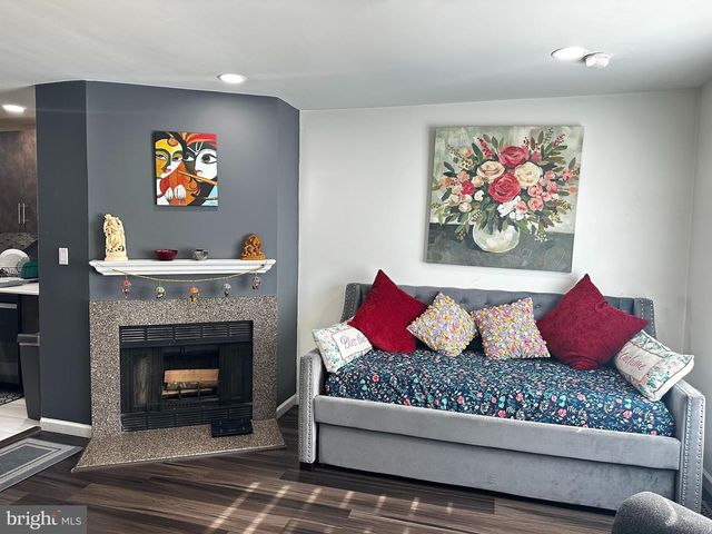 107 THOREAU DR, Plainsboro, NJ 08536