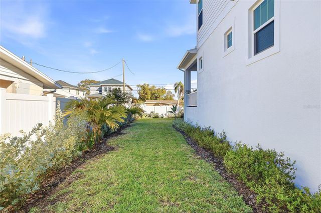 441 42ND AVENUE NE, St Petersburg, FL 33703