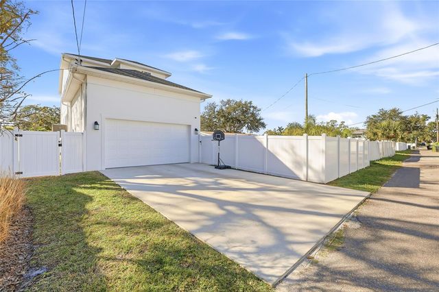 441 42ND AVENUE NE, St Petersburg, FL 33703