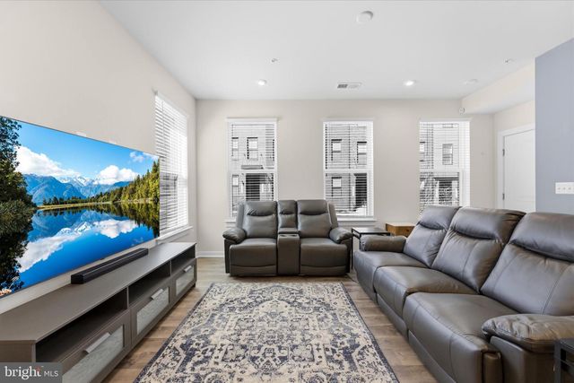 44625 WOLFHOUND SQ, Ashburn, VA 20147