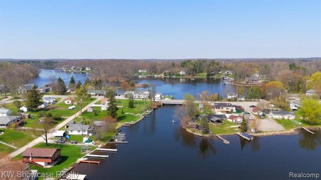 6354 Bennett Lake Road, Fenton, MI 48430