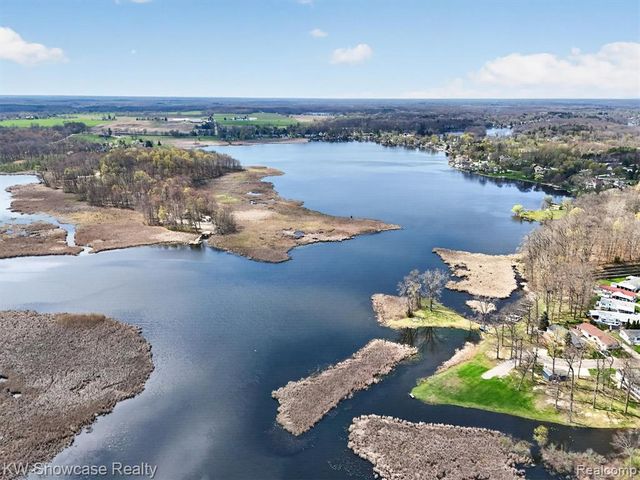 6354 Bennett Lake Road, Fenton, MI 48430