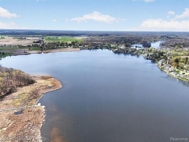 6354 Bennett Lake Road, Fenton, MI 48430
