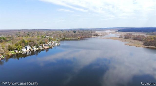 6354 Bennett Lake Road, Fenton, MI 48430