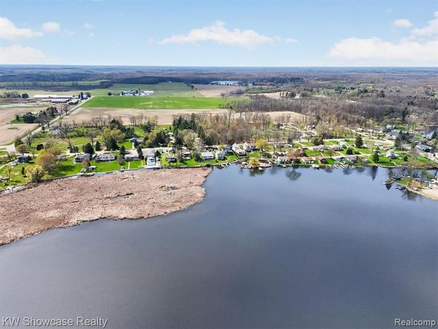 6354 Bennett Lake Road, Fenton, MI 48430