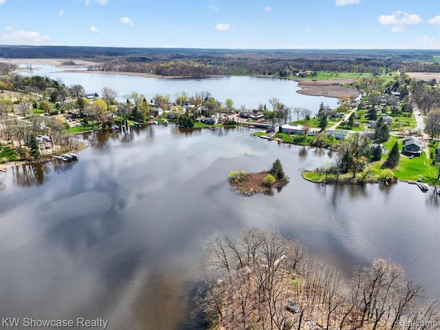 6354 Bennett Lake Road, Fenton, MI 48430