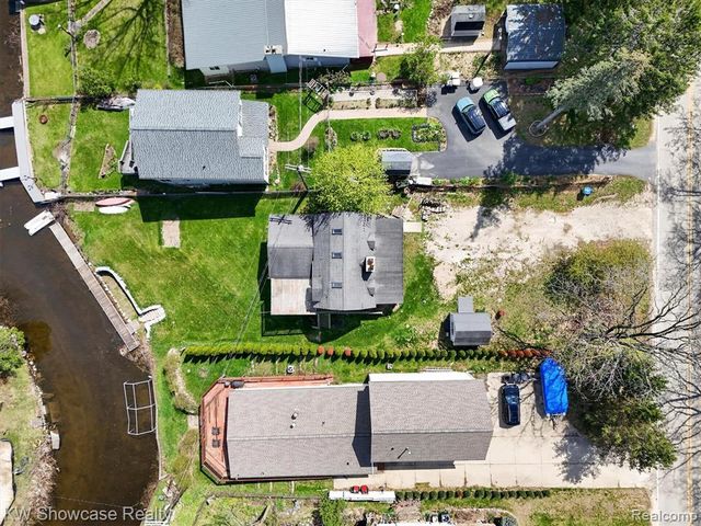 6354 Bennett Lake Road, Fenton, MI 48430
