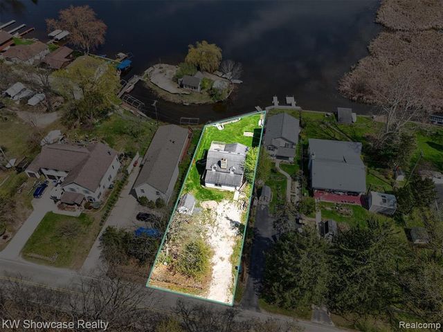 6354 Bennett Lake Road, Fenton, MI 48430